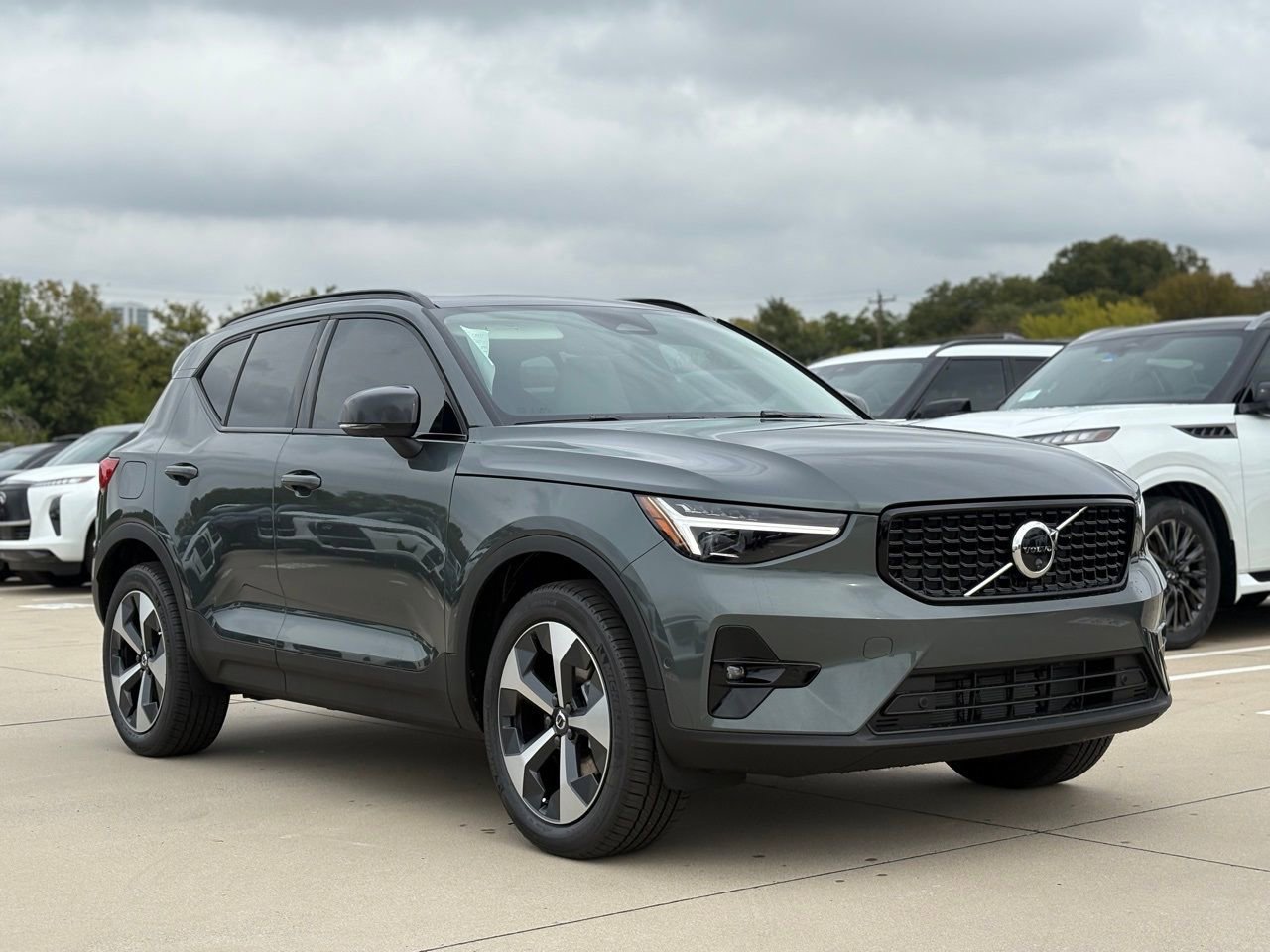 New 2026 Volvo XC40 B5 Plus w/ Protection Package Premier image 4