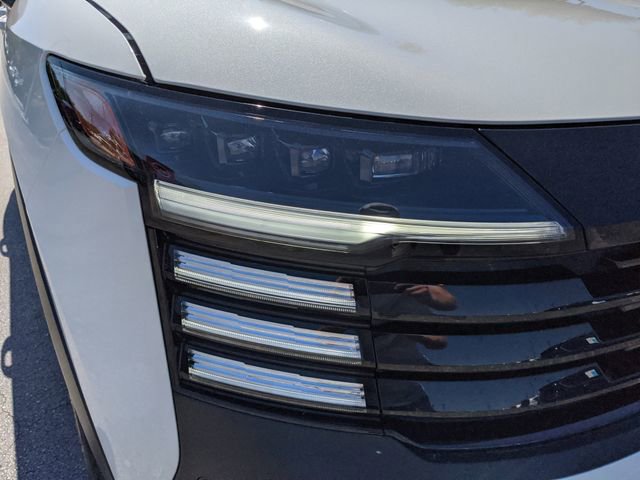 Certified 2025 Nissan Kicks SR image 13