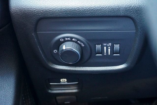 Used 2023 Jeep Grand Cherokee Altitude image 25