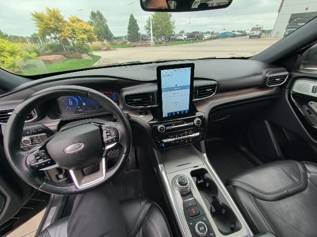 Used 2022 Ford Explorer Platinum w/ Equipment Group 601A AWD/4WD image 42