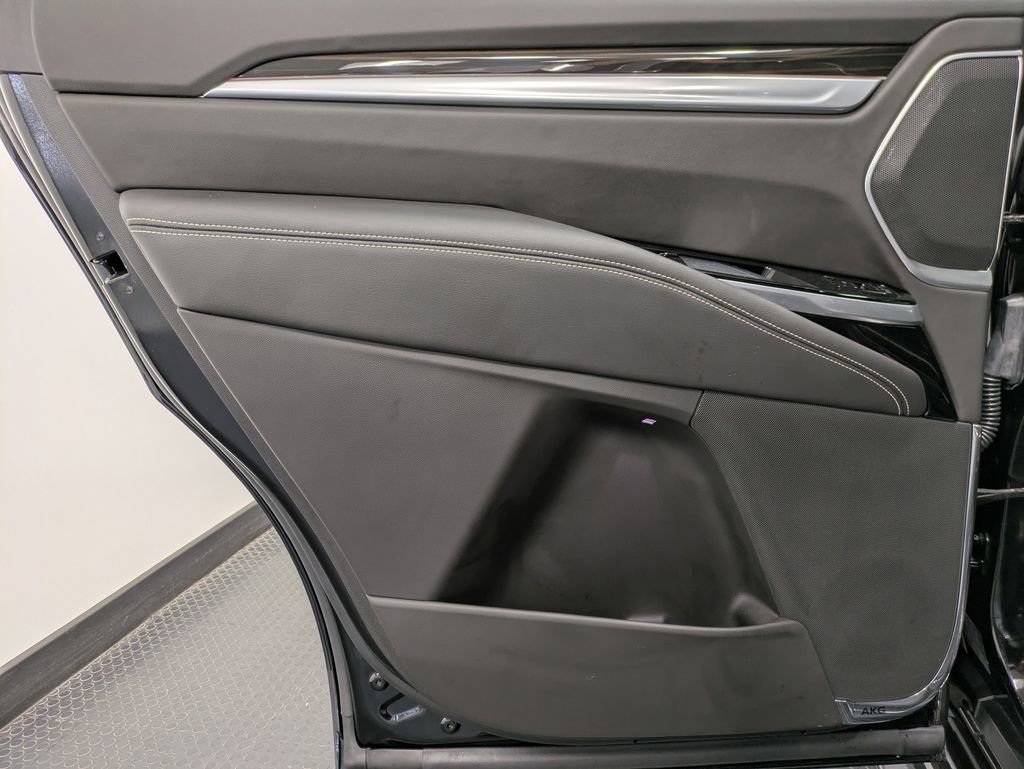 Used 2025 Cadillac Escalade Premium Luxury image 22