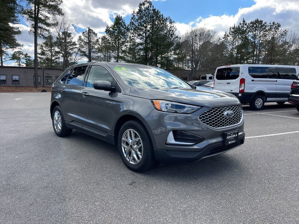 Used 2024 Ford Edge SEL image 4