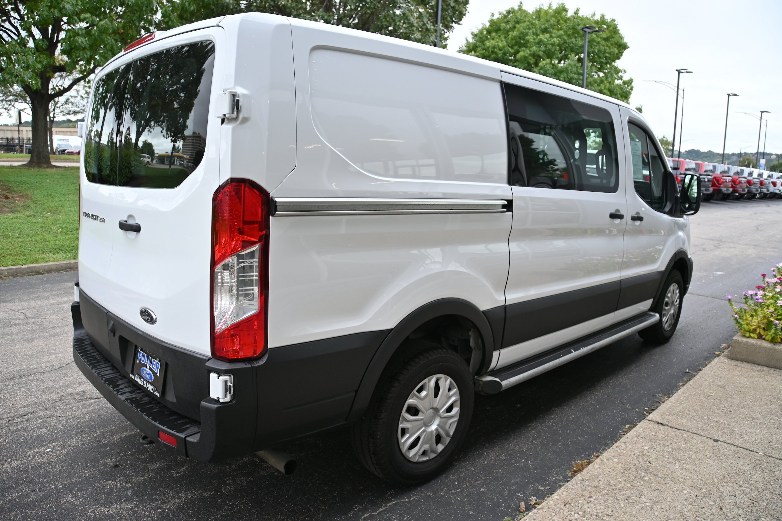 Used 2025 Ford Transit 250 Low Roof w/ Exterior Upgrade Package RWD image 4