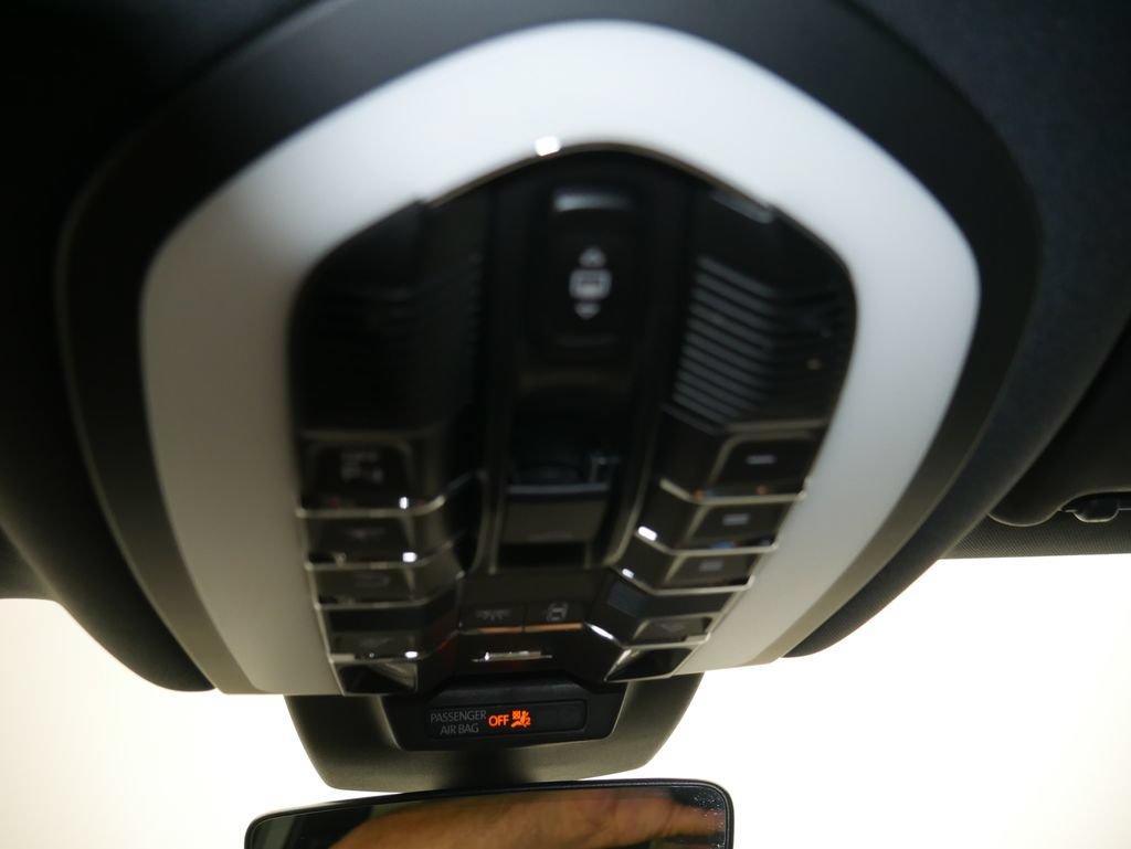 Certified 2023 Porsche Macan AWD/4WD image 40