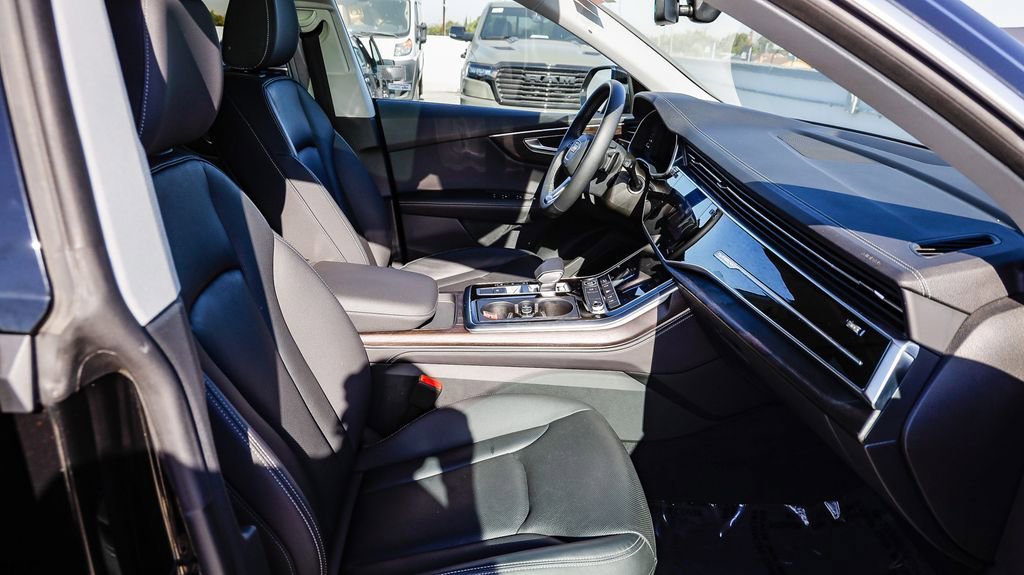 Used 2023 Audi Q8 Premium Plus w/ Premium Plus Package AWD/4WD image 21