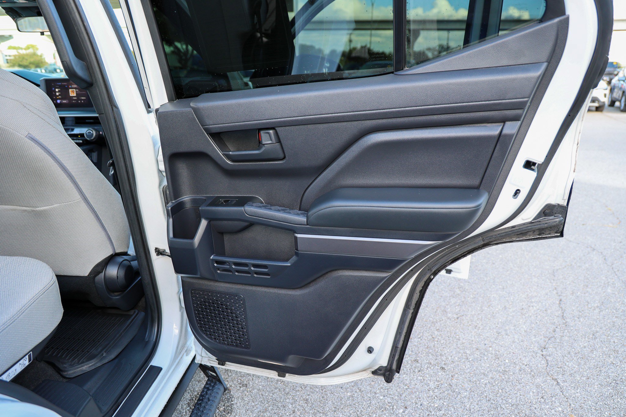 Certified 2025 Toyota 4Runner SR5 AWD/4WD image 38