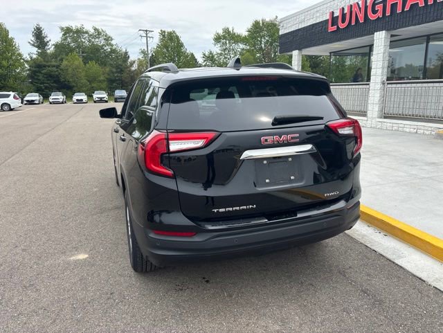 Used 2023 GMC Terrain SLE w/ Driver Convenience Package AWD/4WD image 9