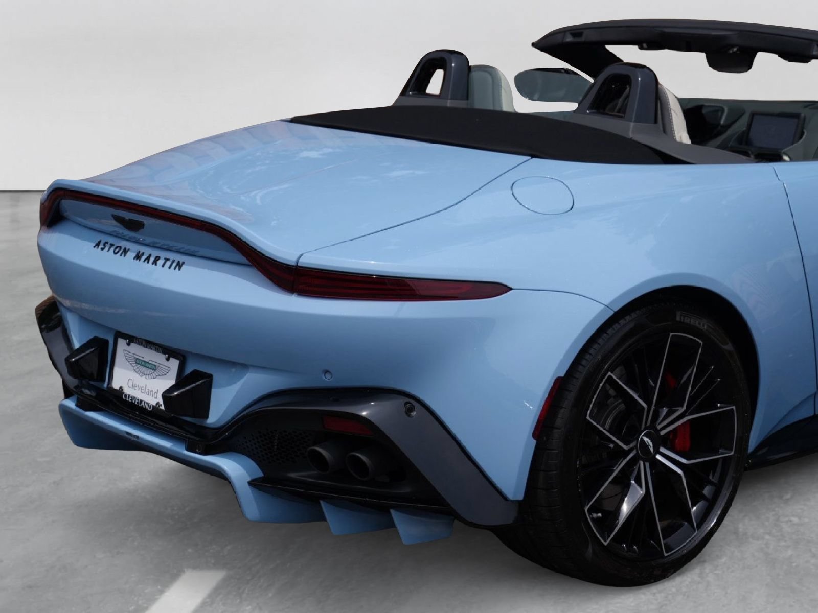 Used 2023 Aston Martin V8 Vantage Roadster RWD image 54
