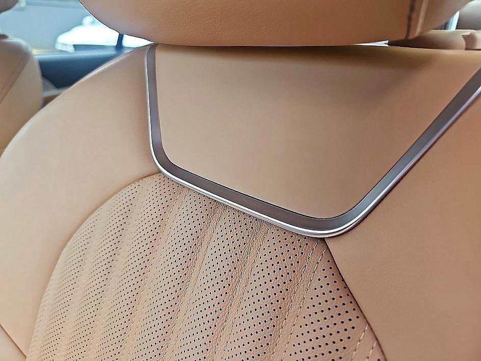 Used 2022 Genesis G70 2.0T w/ Prestige Package image 18