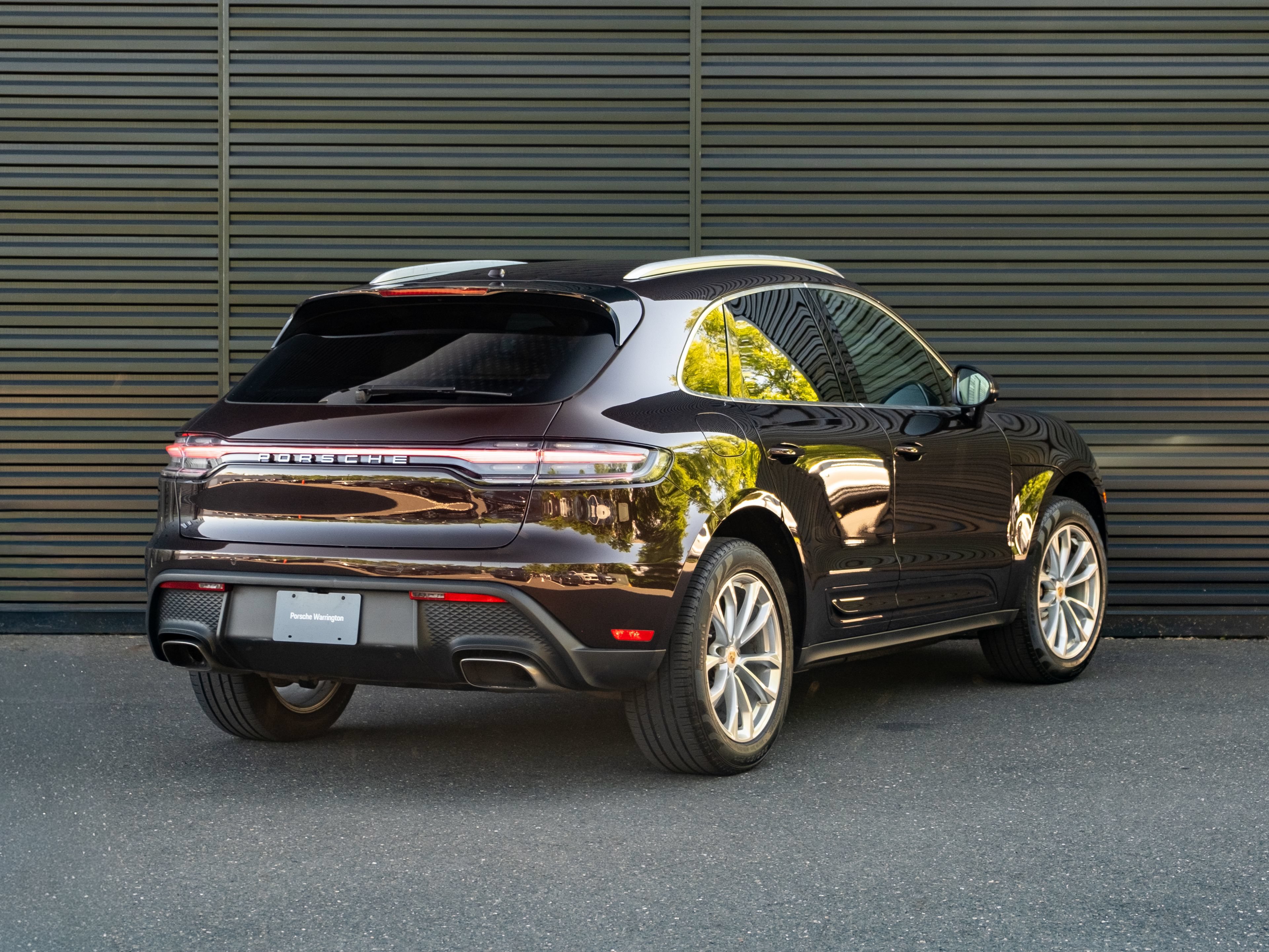 Certified 2022 Porsche Macan AWD/4WD image 8
