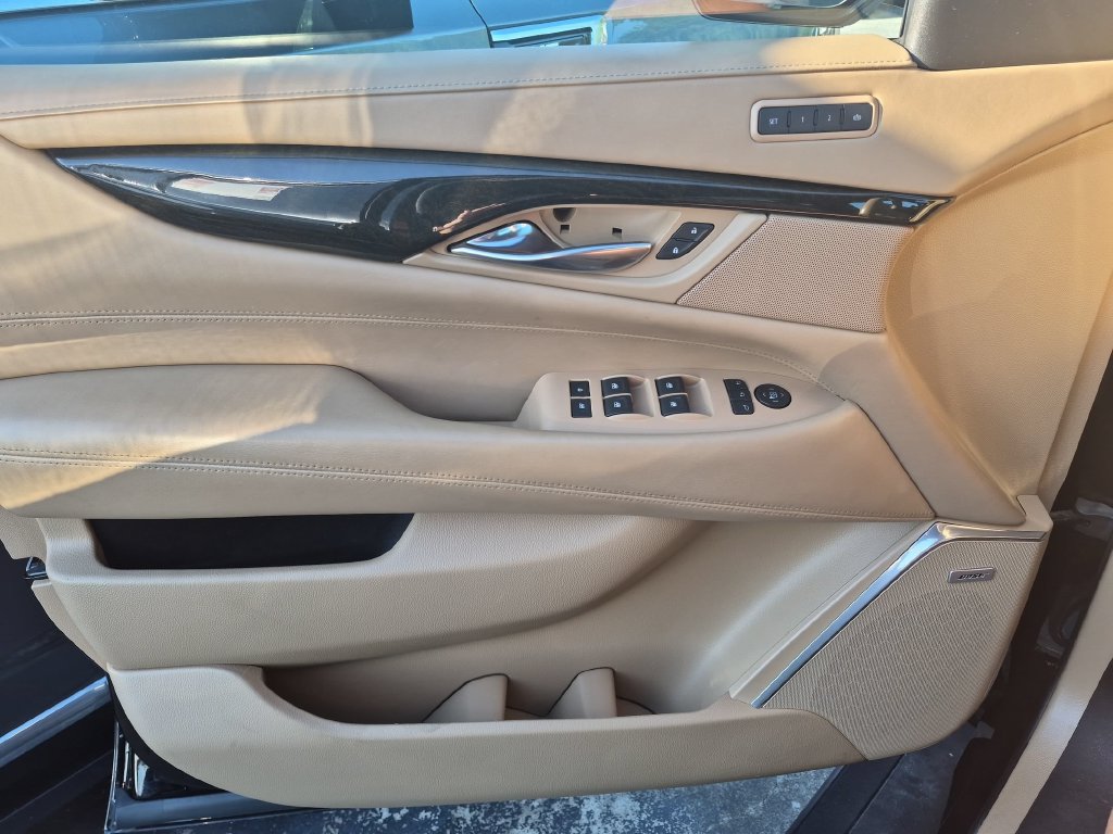 Used 2020 Cadillac Escalade ESV Platinum AWD/4WD image 9