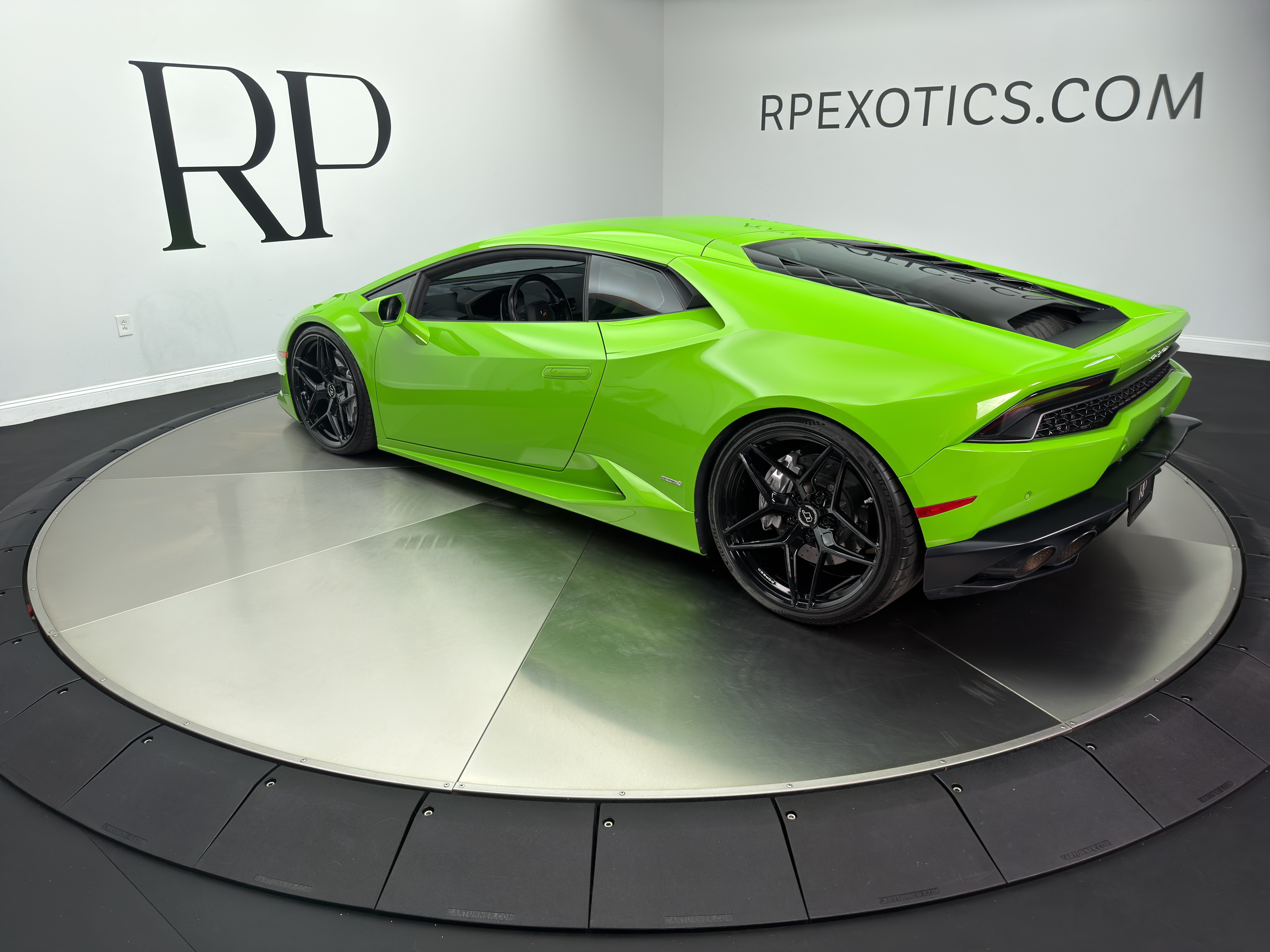 Used 2016 Lamborghini Huracan LP 610-4 AWD/4WD image 4