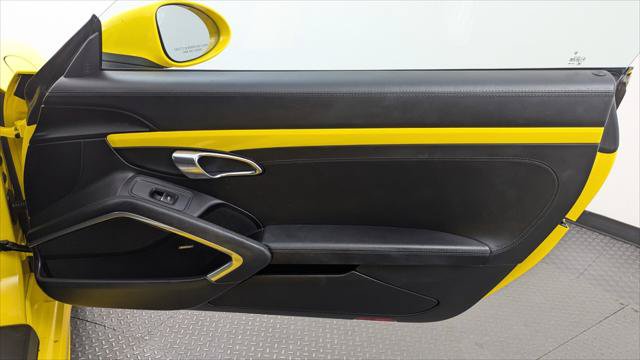 Used 2018 Porsche 718 Boxster RWD image 17