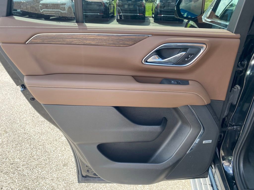 Used 2022 Chevrolet Tahoe High Country w/ LPO, Illumination Package AWD/4WD image 26