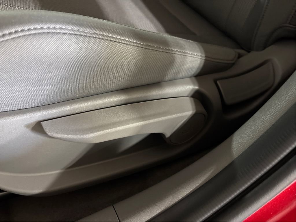 Certified 2025 Hyundai Elantra SE image 34