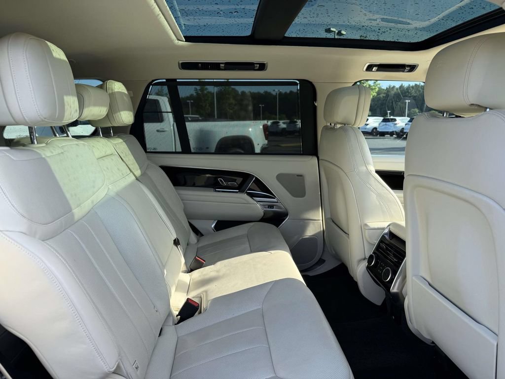 Used 2024 Land Rover Range Rover Long Wheelbase SE AWD/4WD image 15