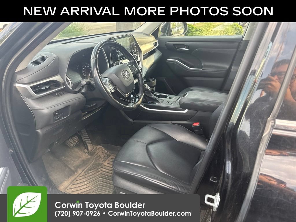 Used 2021 Toyota Highlander XLE AWD/4WD image 10