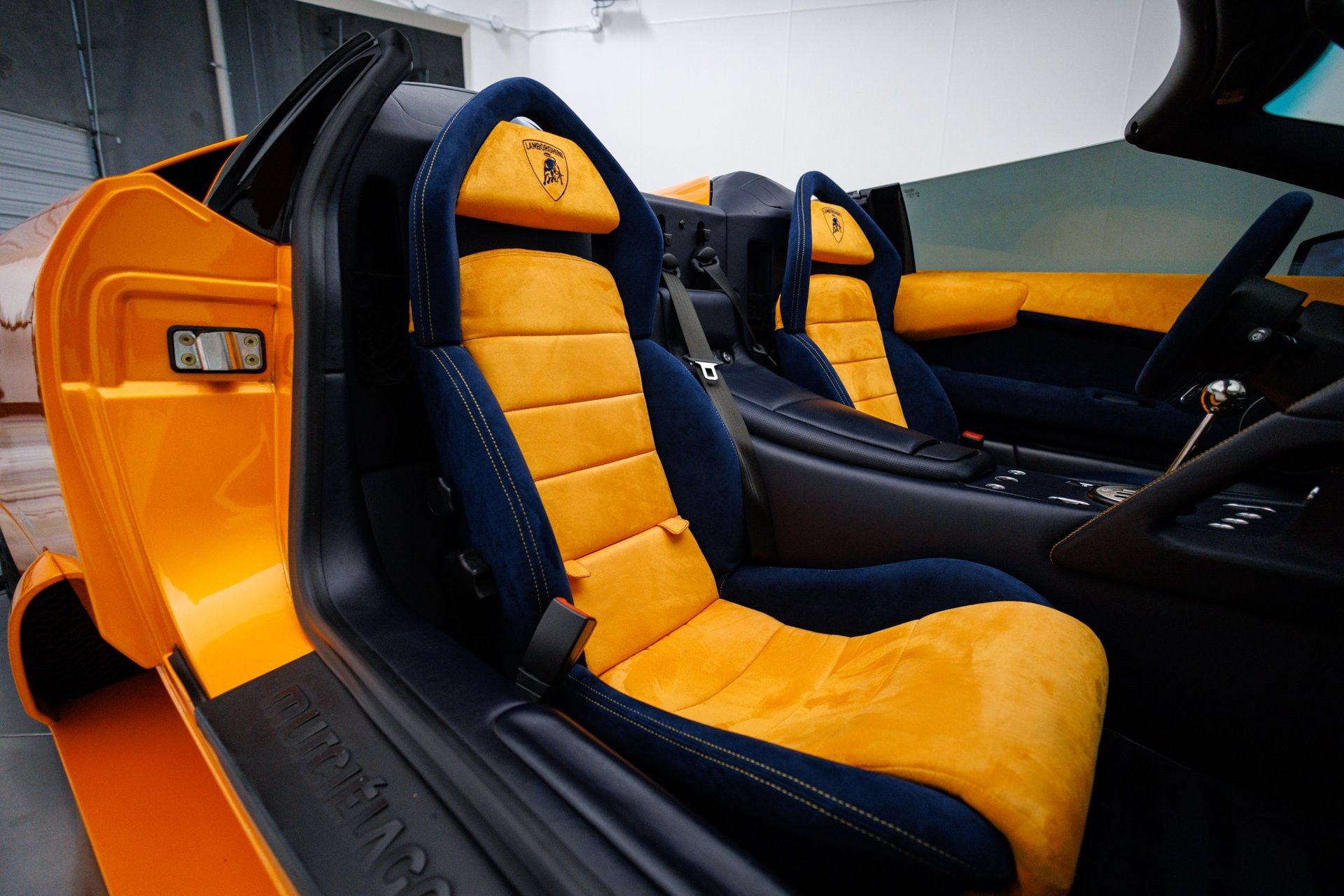 Used 2005 Lamborghini Murcielago Roadster AWD/4WD image 39