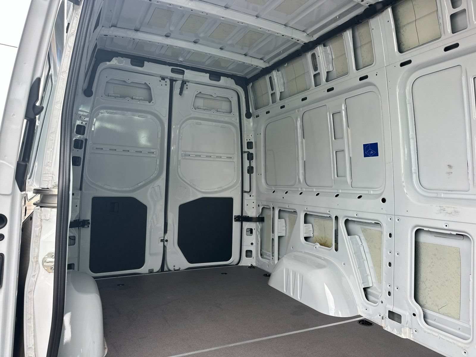 Used 2025 Mercedes-Benz Sprinter 2500 image 15