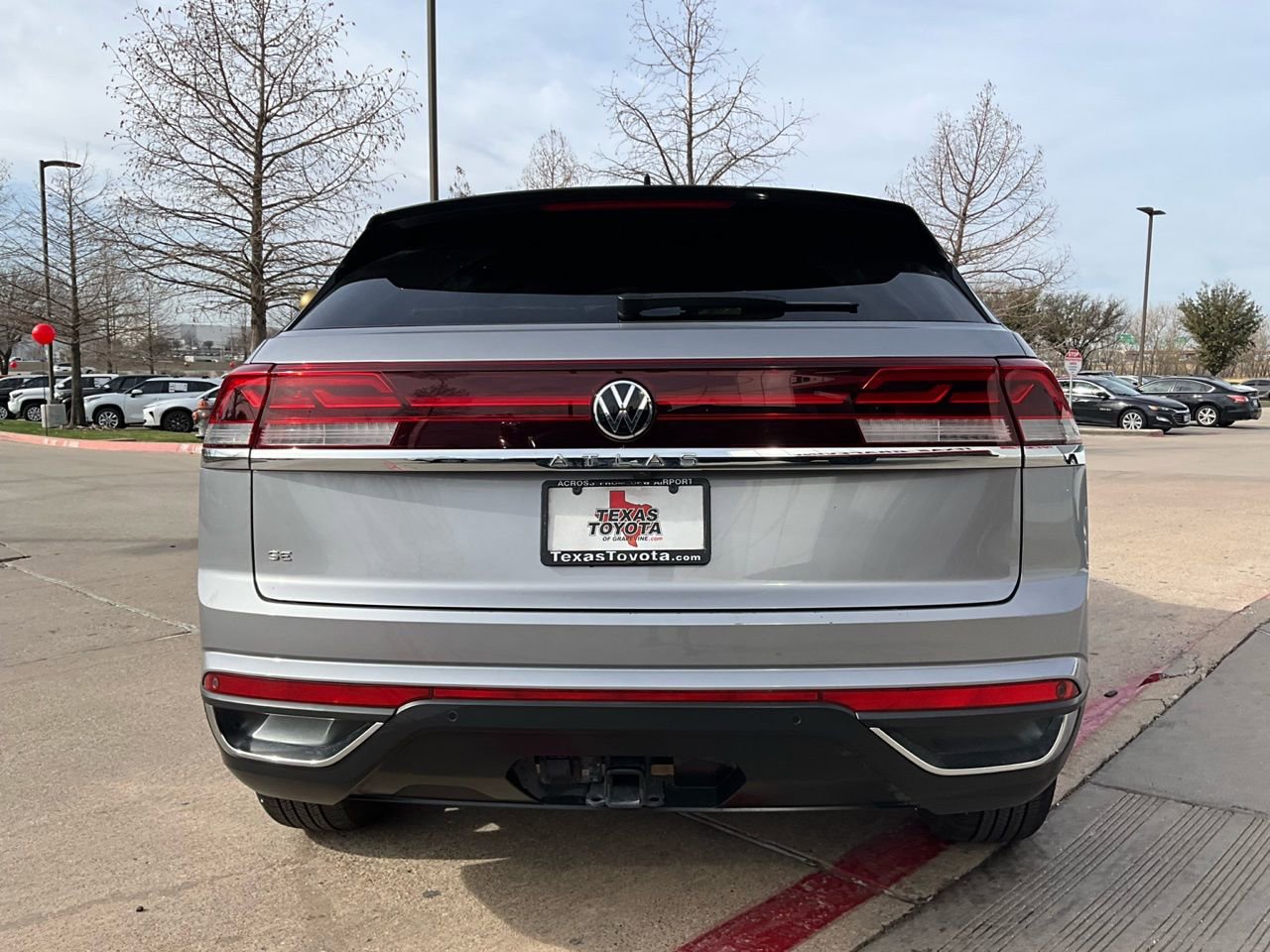 Used 2025 Volkswagen Atlas Cross Sport SE image 7