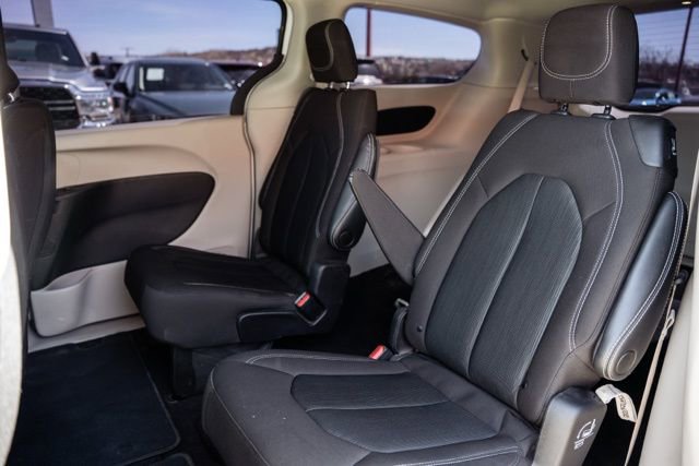 Used 2022 Chrysler Voyager LX FWD image 27