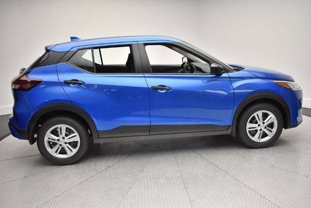 Certified 2025 Nissan Kicks Play S FWD image 4