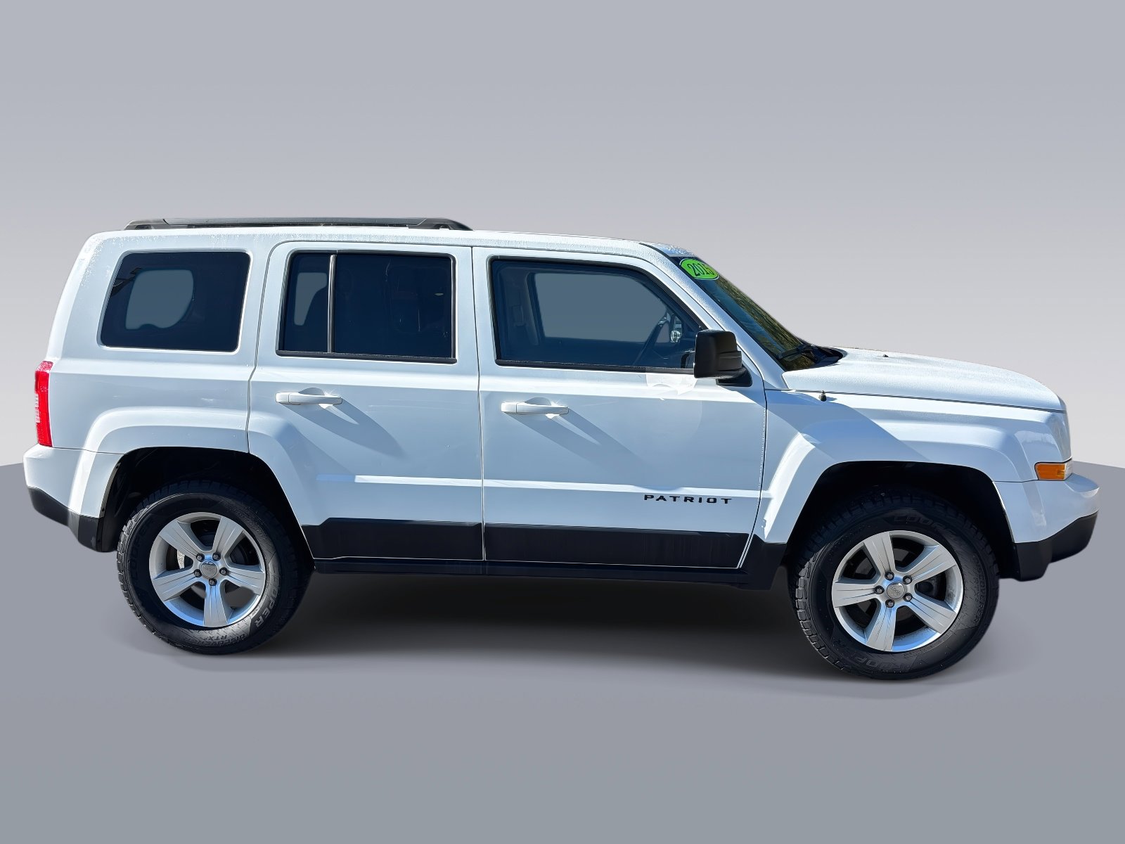 Used 2015 Jeep Patriot Latitude image 2