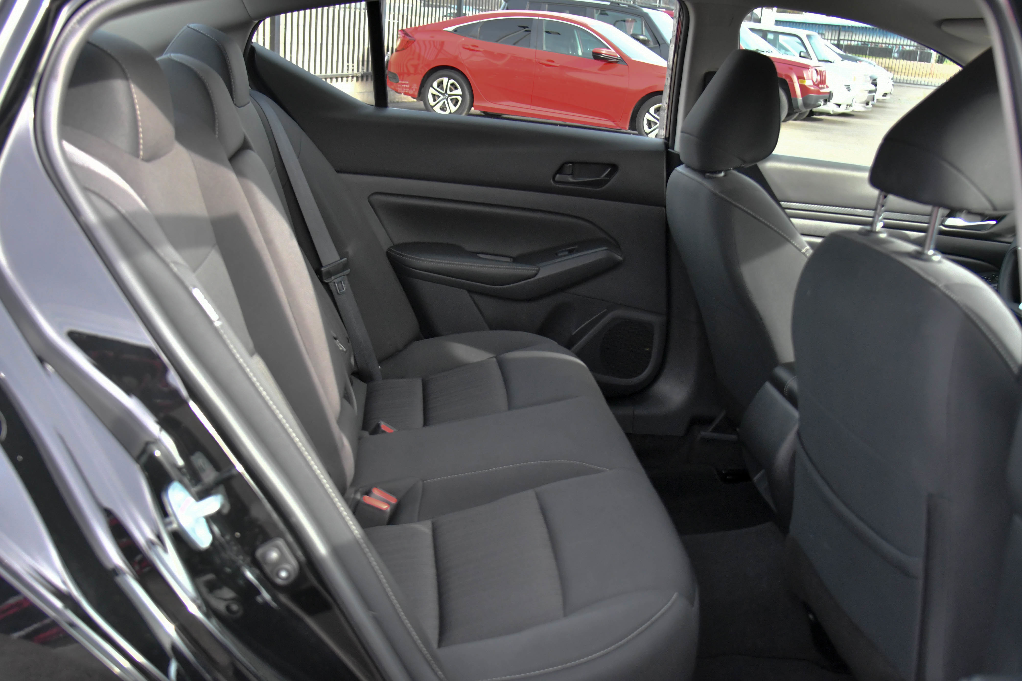 Used 2025 Nissan Altima 2.5 SV image 36