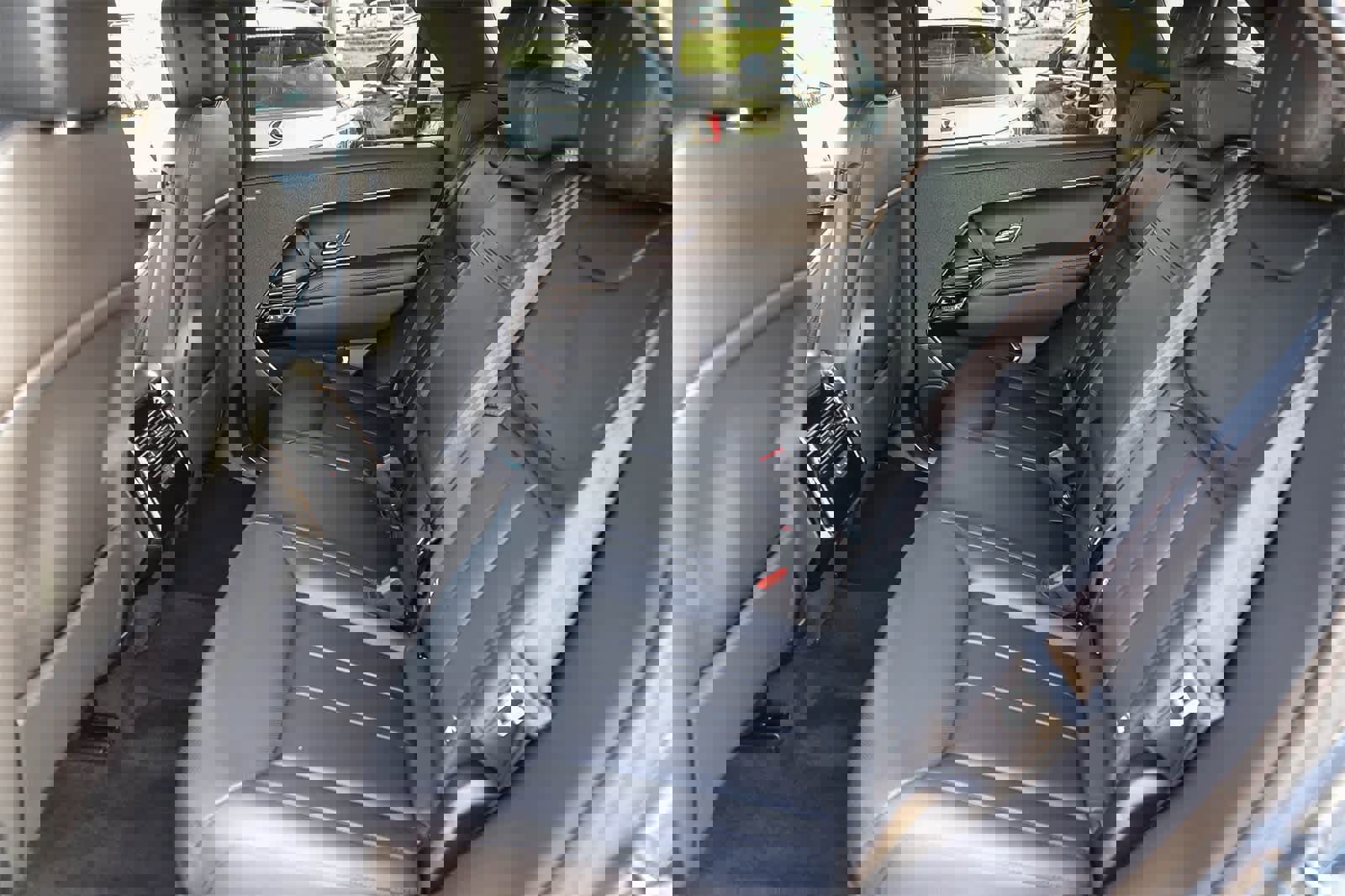 New 2026 Land Rover Range Rover Sport Dynamic SE image 17