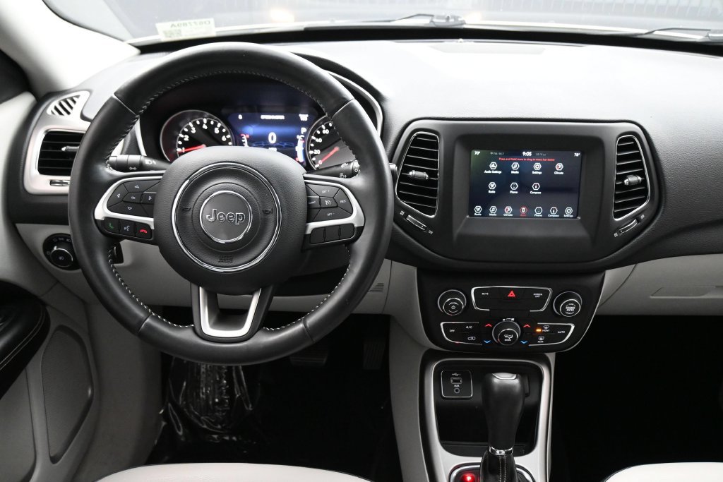 Used 2019 Jeep Compass Latitude w/ Popular Equipment Group FWD image 4
