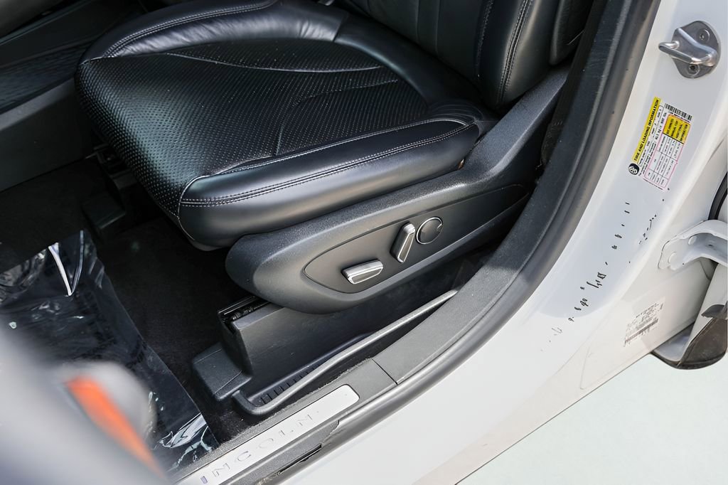 Used 2020 Lincoln Nautilus Reserve FWD image 10
