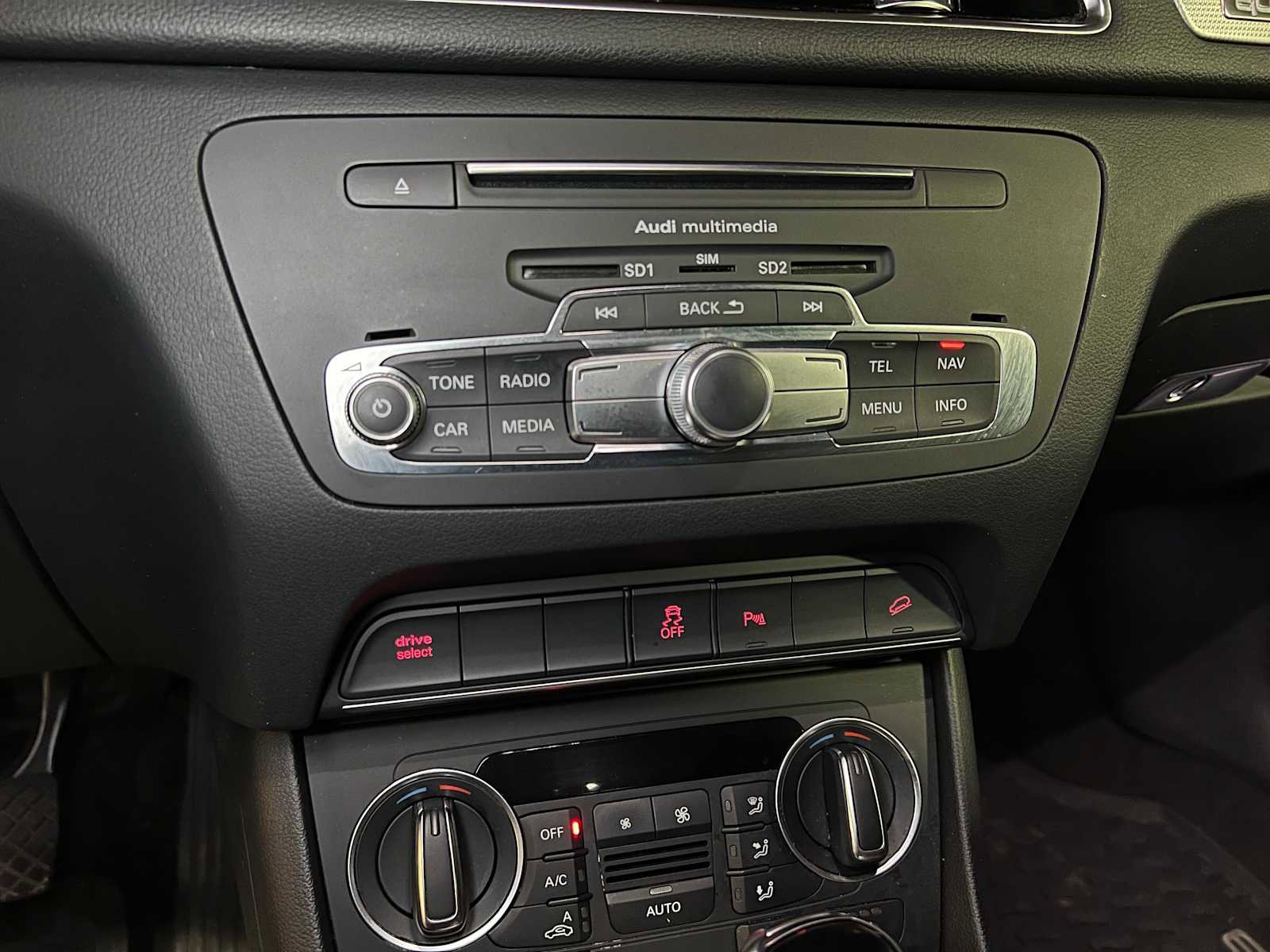 Used 2018 Audi Q3 2.0T Premium Plus w/ Premium Plus Package image 32