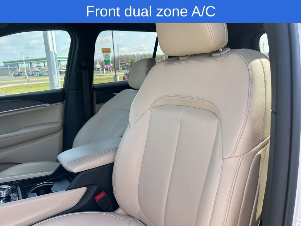 Used 2024 Jeep Grand Cherokee Limited w/ Black Appearance Package image 7