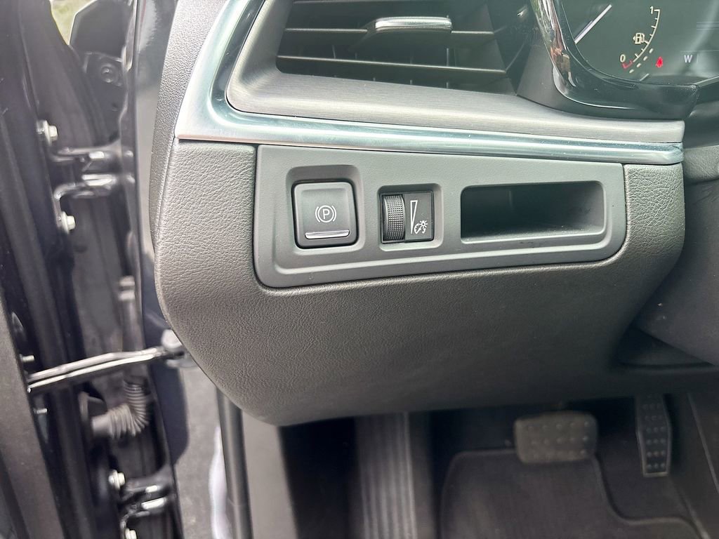 Used 2023 Cadillac XT5 Luxury FWD image 34