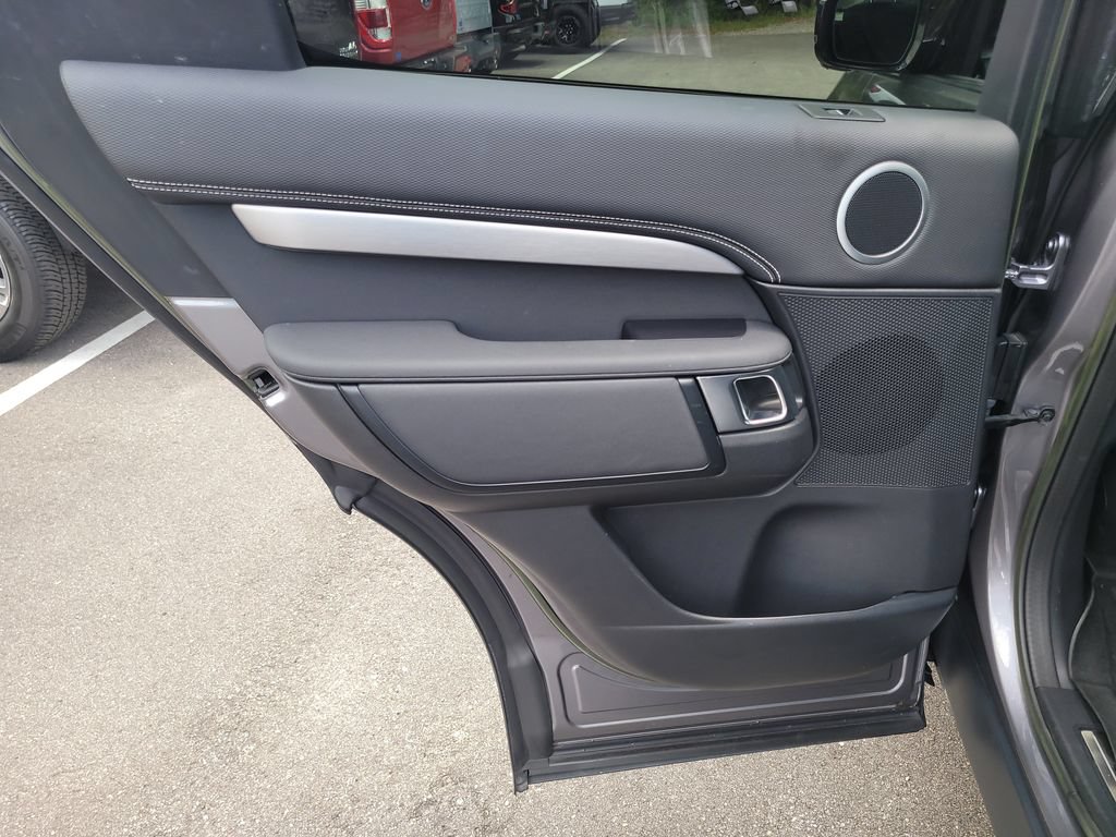 Used 2023 Land Rover Discovery S R-Dynamic AWD/4WD image 11