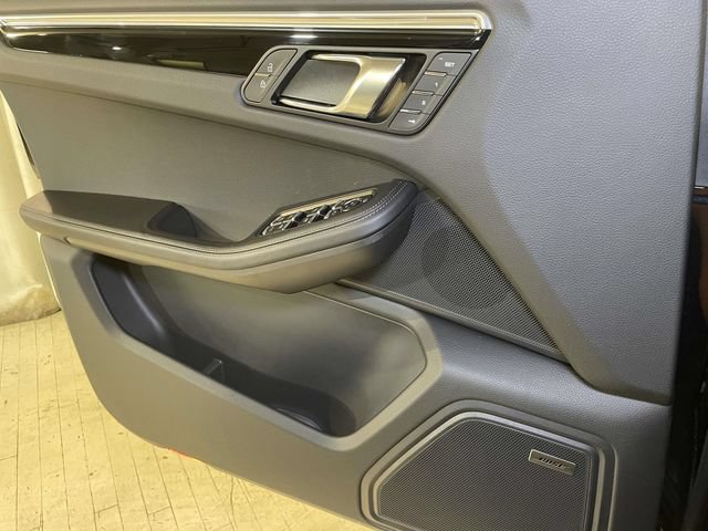 Certified 2026 Porsche Macan Turbo AWD/4WD image 35