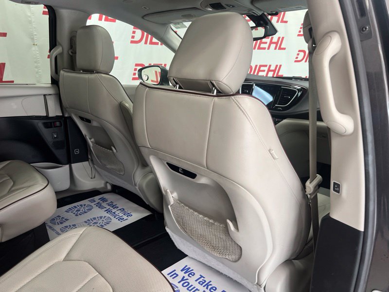 Used 2019 Chrysler Pacifica Limited FWD image 12