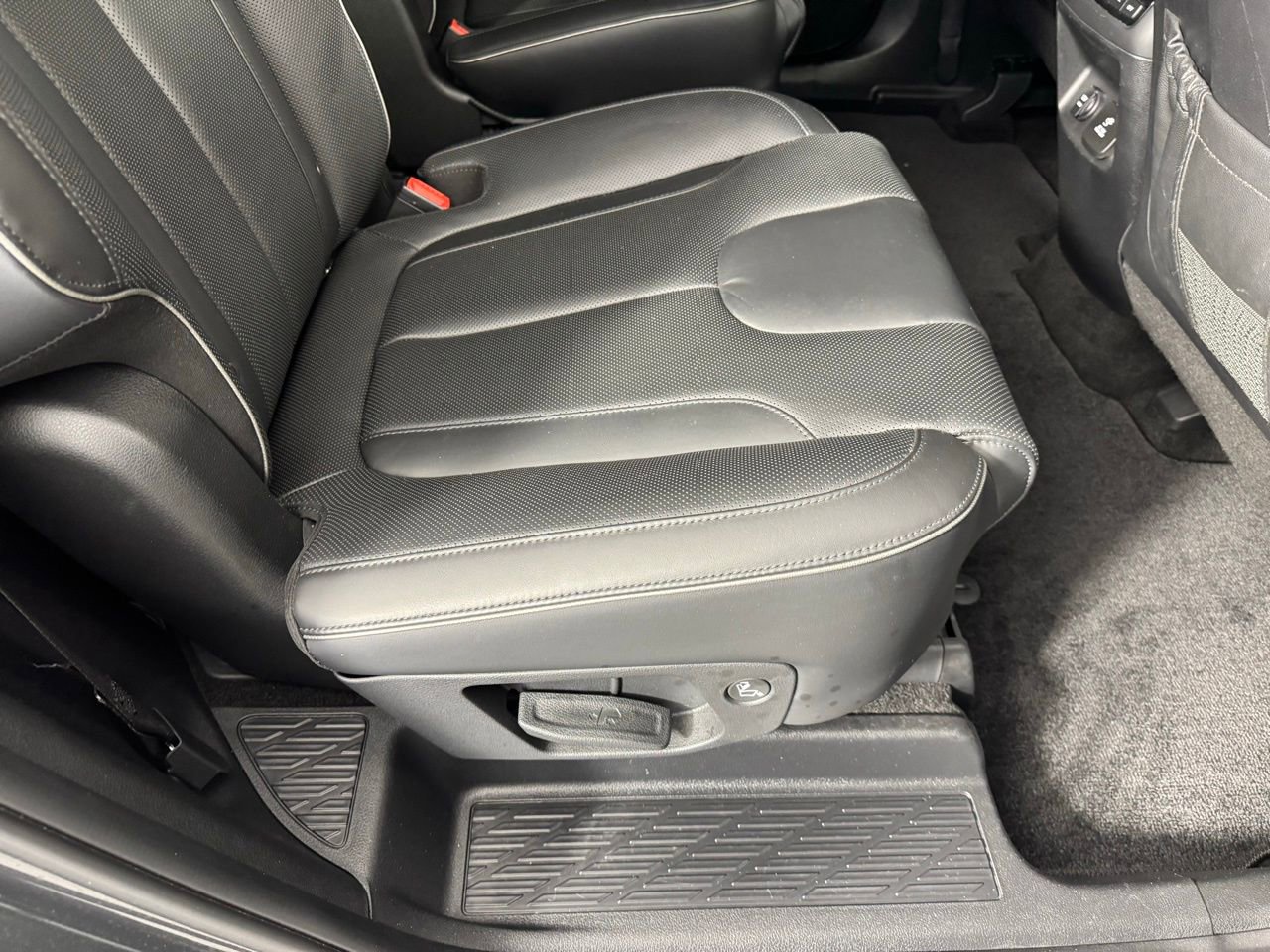 Used 2022 Hyundai Palisade Calligraphy w/ Winter Package FWD image 54