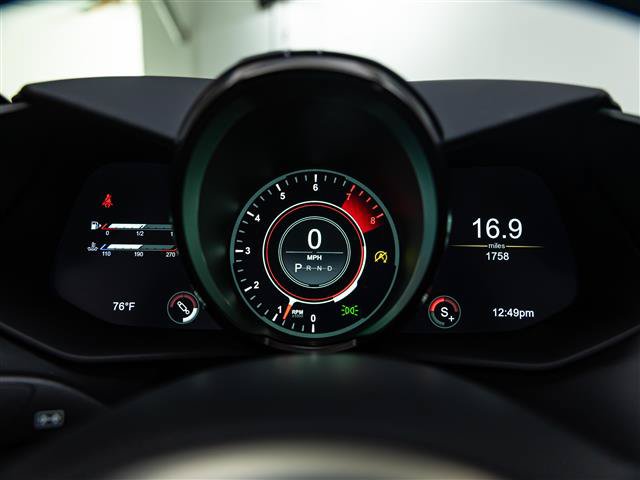Used 2023 Aston Martin V8 Vantage Roadster RWD image 31