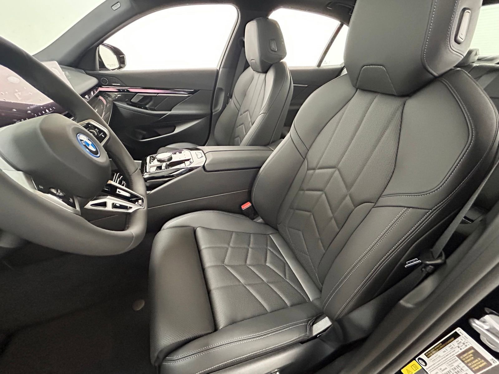 Used 2026 BMW 550e xDrive image 30