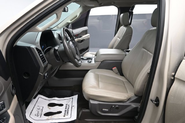 Used 2018 Ford Expedition Max XLT w/ Equipment Group 202A AWD/4WD image 14