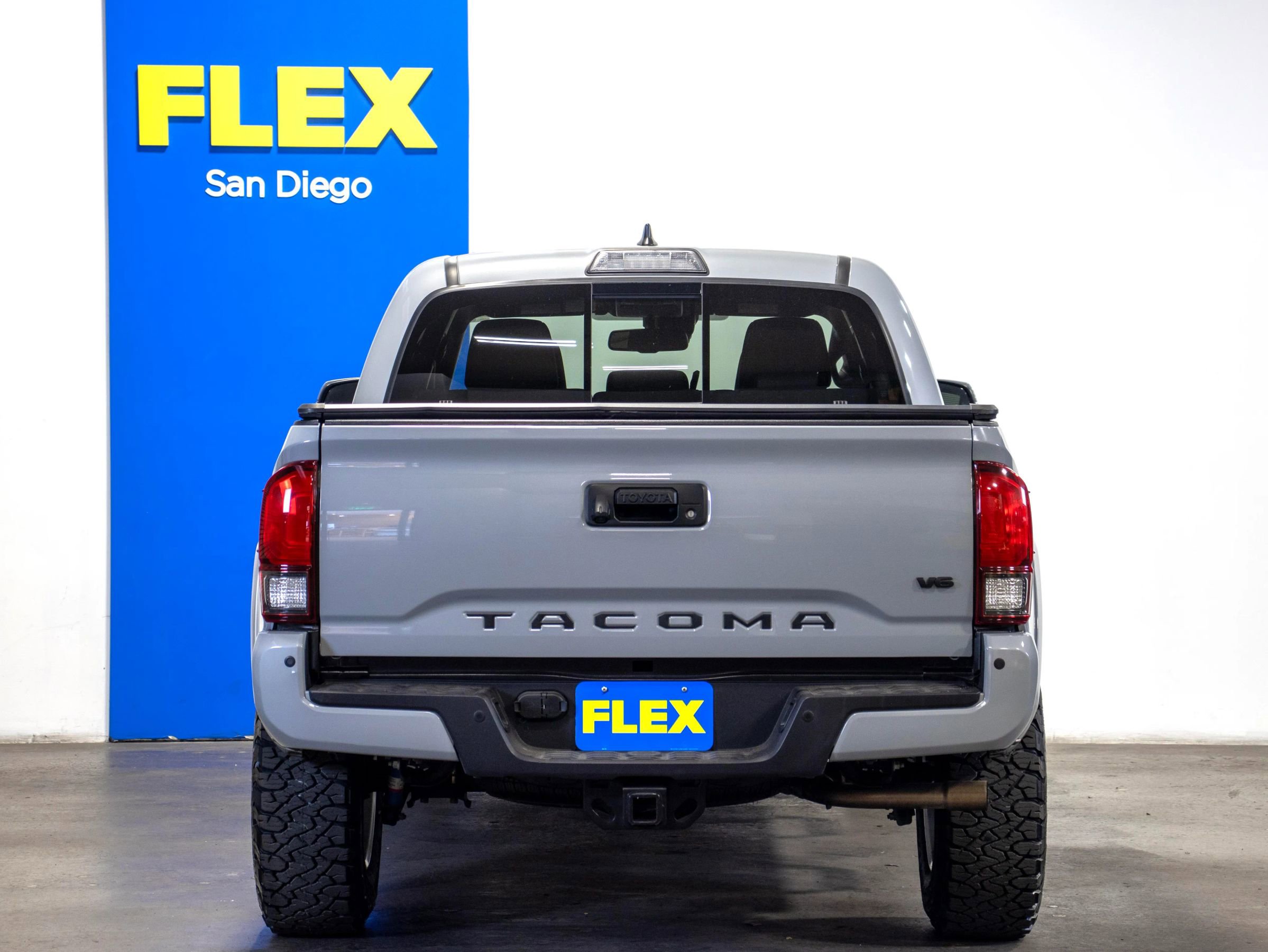 Used 2019 Toyota Tacoma TRD Sport image 4