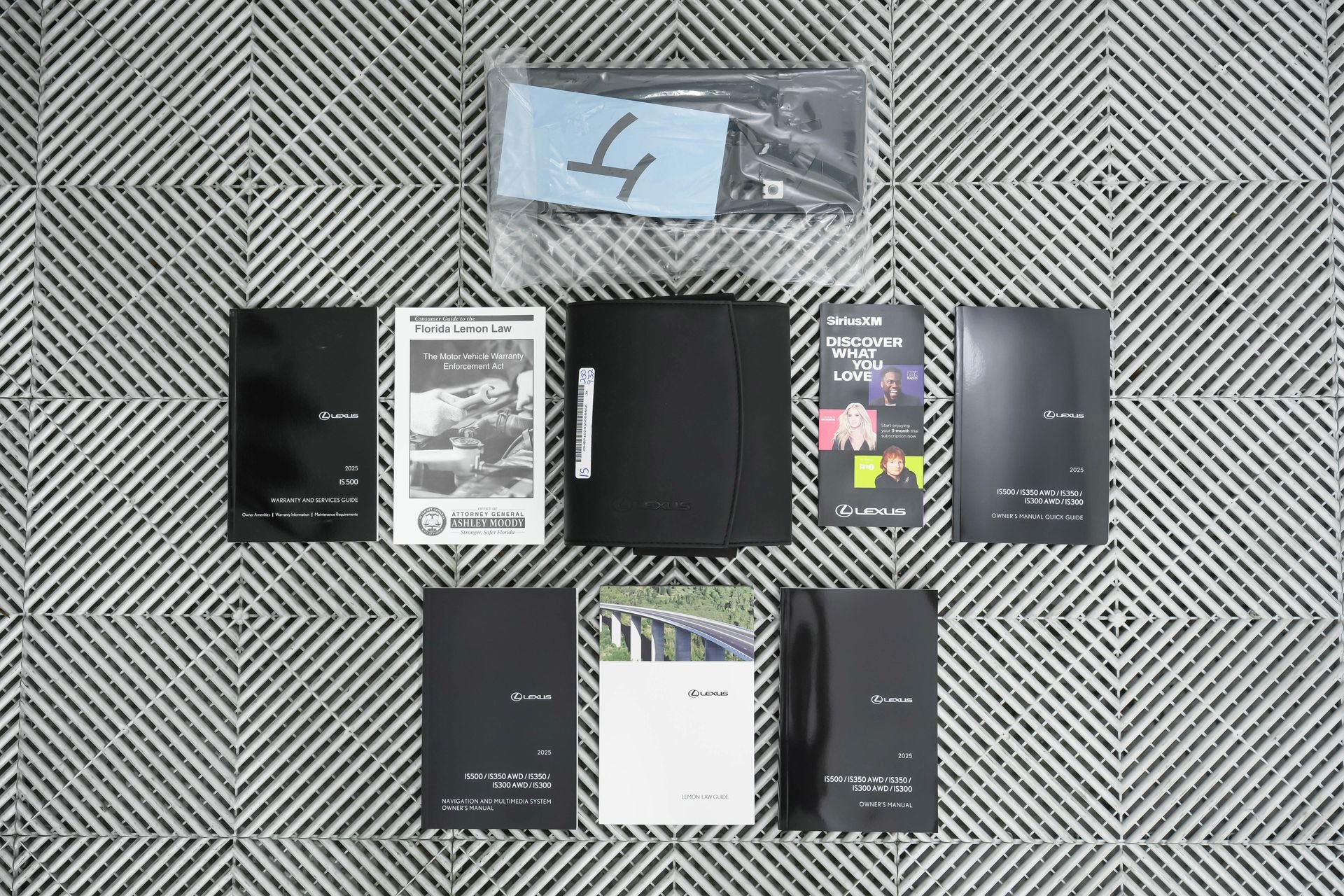 Used 2025 Lexus IS 500 w/ F-Sport Performance image 91