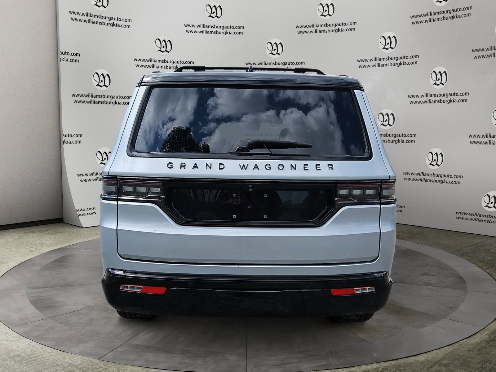 Used 2024 Jeep Grand Wagoneer Series II w/ Quick Order Packagew 28T image 4