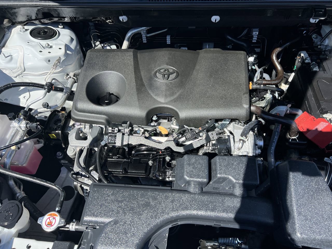 Used 2024 Toyota RAV4 XLE FWD image 35