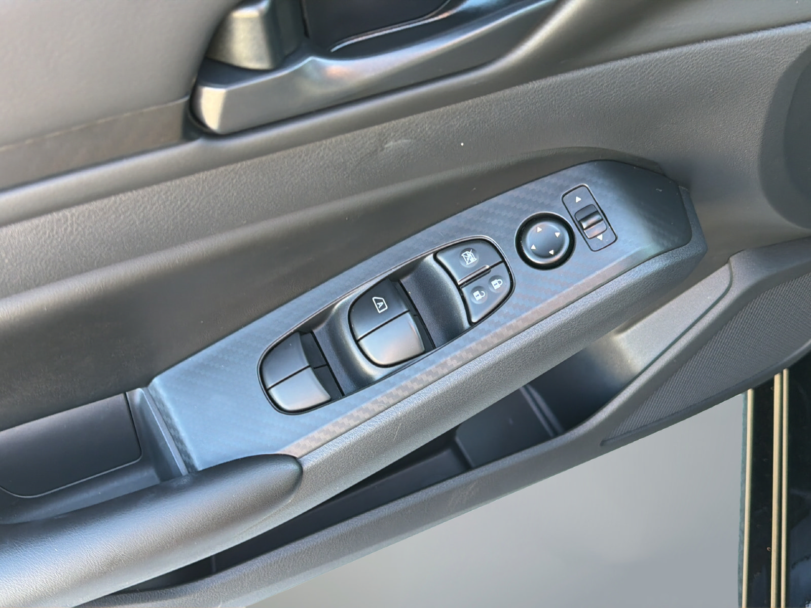 Used 2025 Nissan Altima 2.5 S FWD image 31