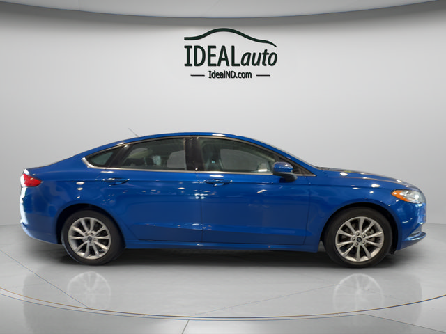 Used 2017 Ford Fusion SE FWD image 3