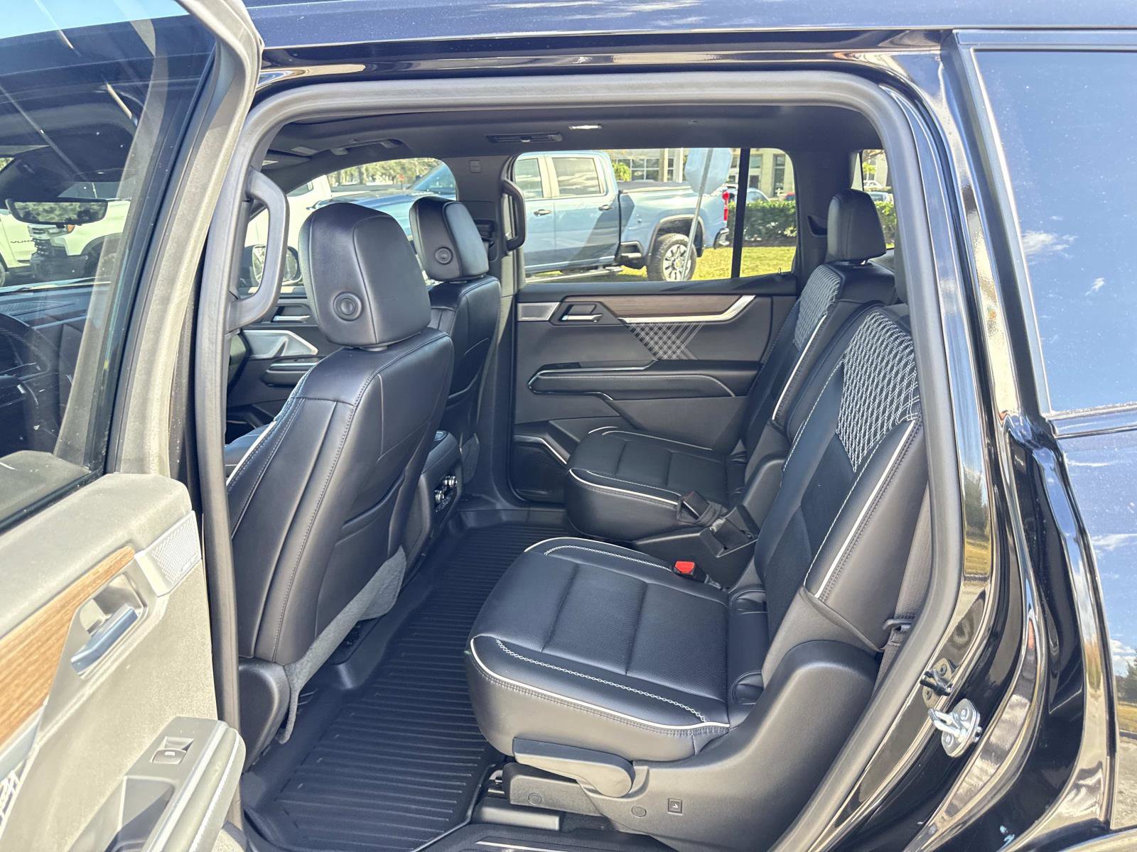 Used 2025 GMC Acadia Denali w/ Super Cruise Package image 14