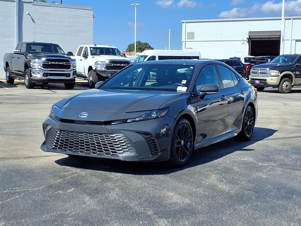 Used 2025 Toyota Camry SE FWD image 2