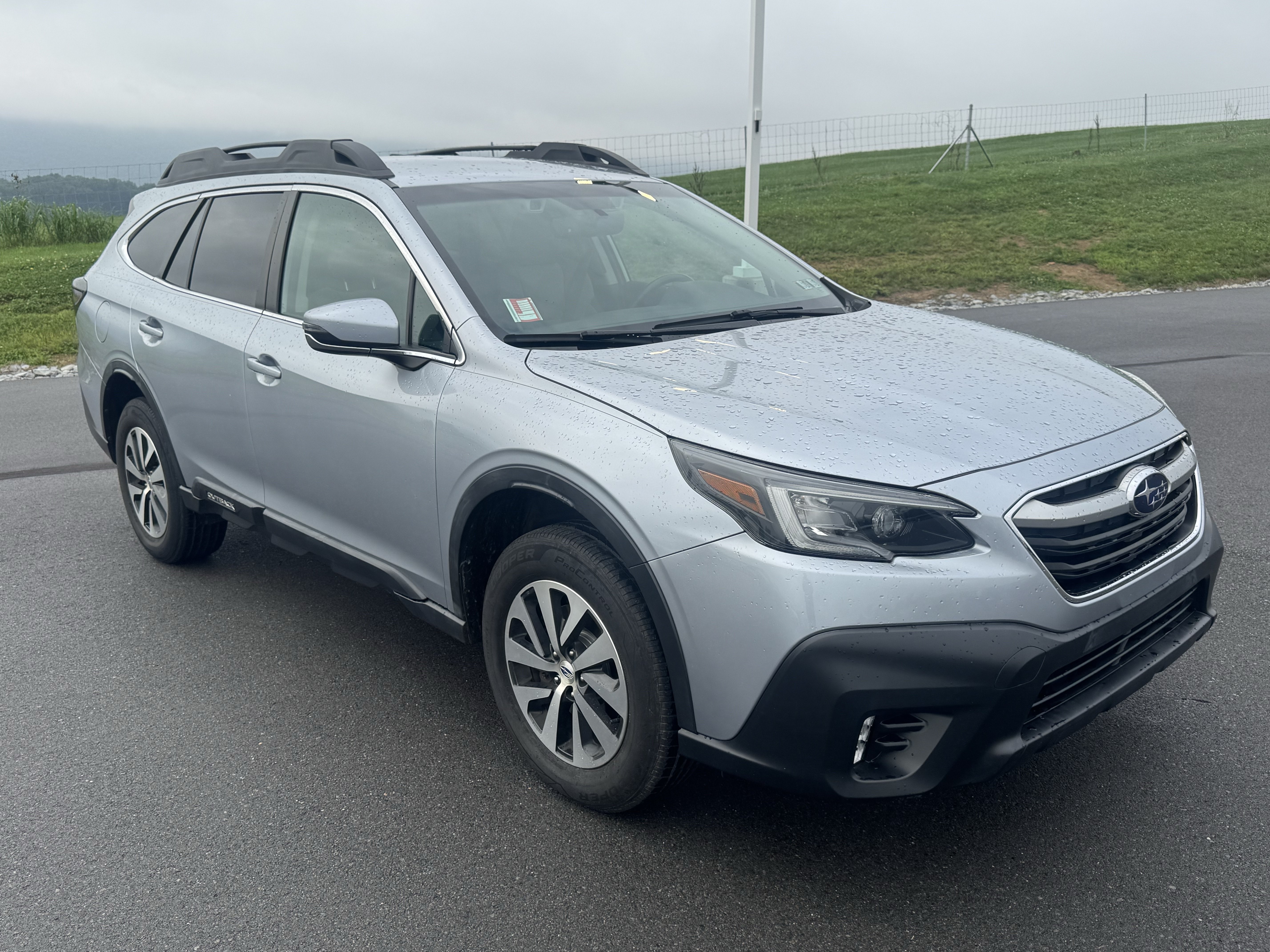 Used 2021 Subaru Outback Premium AWD/4WD image 1